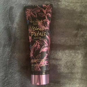 ***SOLD!!!***🦩$10 or 3 for $25🦩 Victoria’s Secret Velvet Petals Noir Lotion